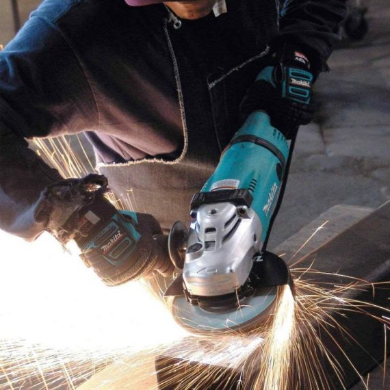 MAKITA GA7040S 4